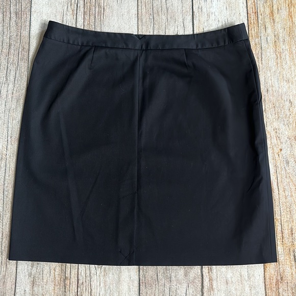 Tommy Bahama straight pencil skirt - Picture 6 of 8